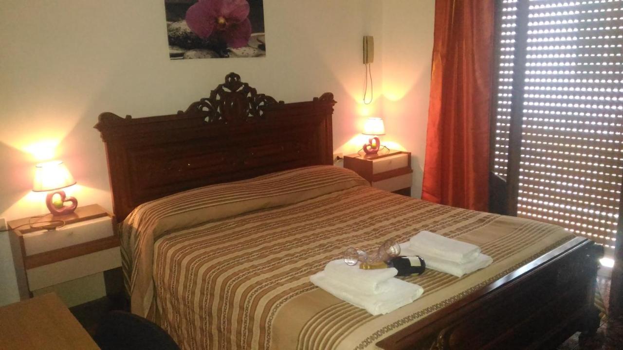Hotel California Милаццо Экстерьер фото