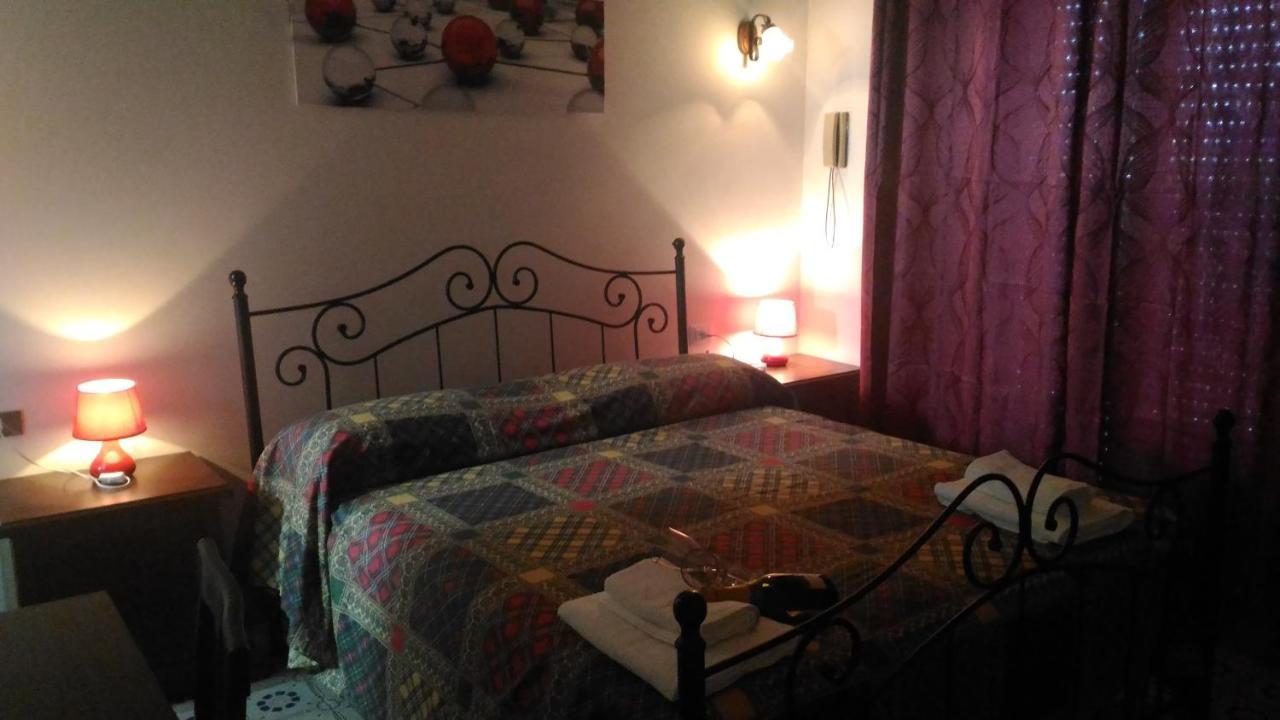 Hotel California Милаццо Экстерьер фото