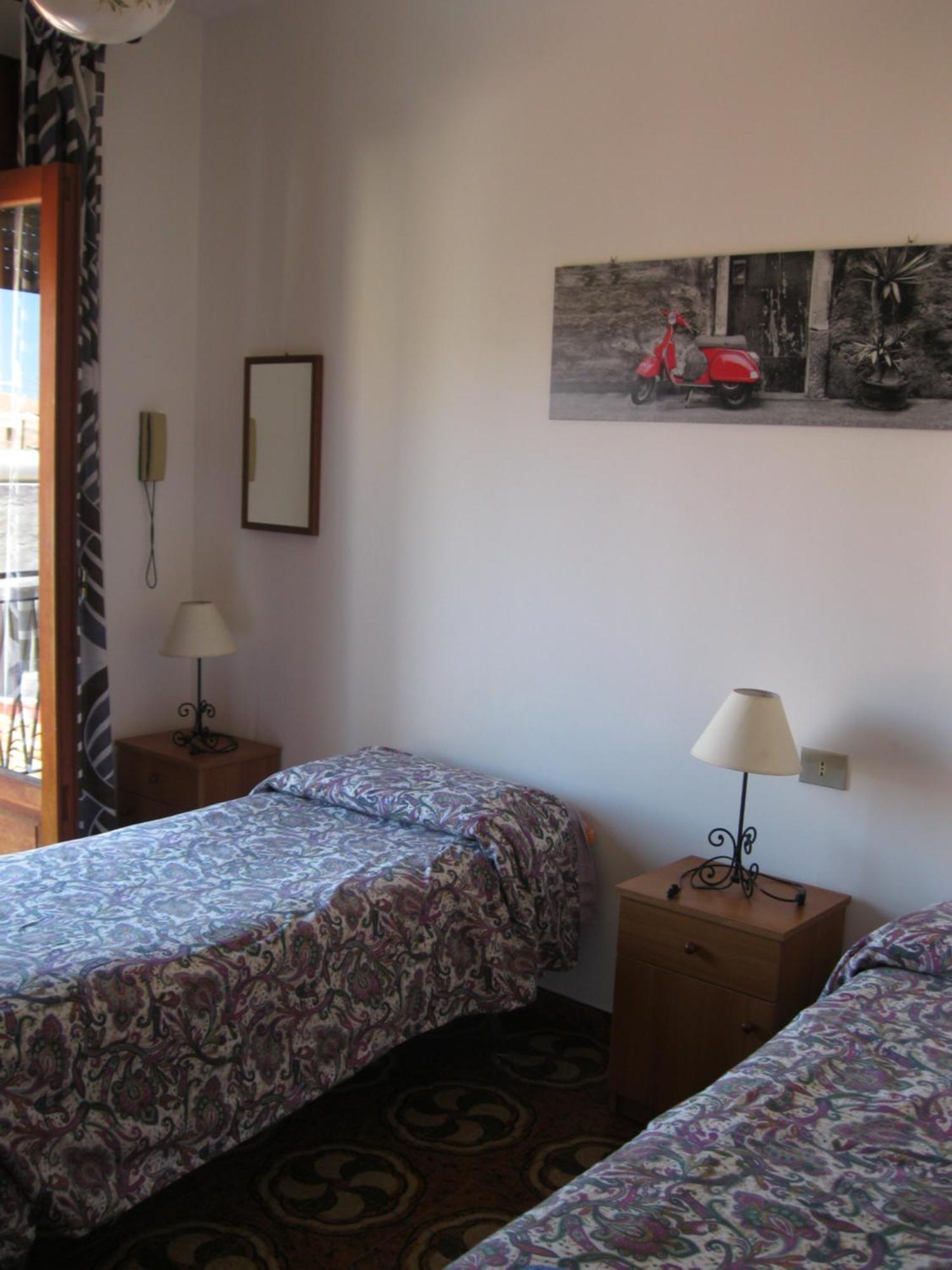 Hotel California Милаццо Номер фото